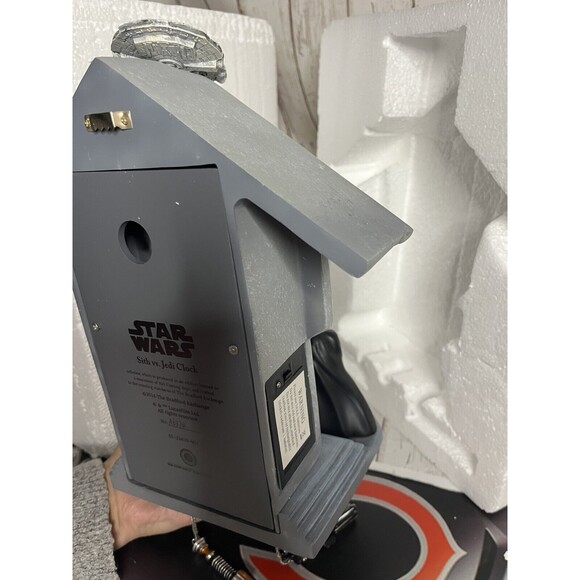 STAR WARS Sith Vs. Jedi Wall Clock With Light-Up Lightsabers - Picture 10 of 14